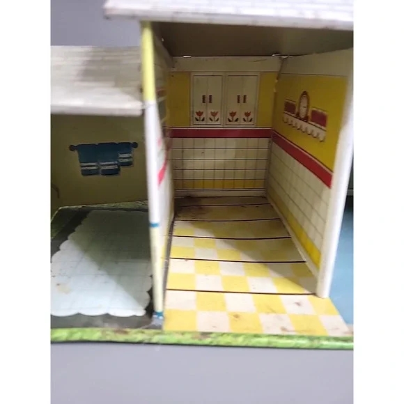 Vintage Tin Litho Ranch Style Metal Dollhouse T Cohn 1950 Furniture Pool READ - Picture 9 of 16